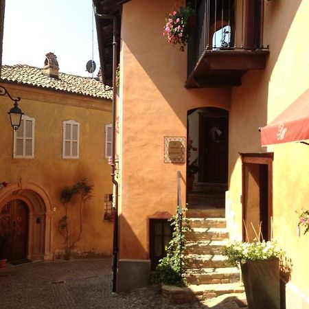 Hotel Dimora I Manichei Monforte dʼAlba Exterior foto