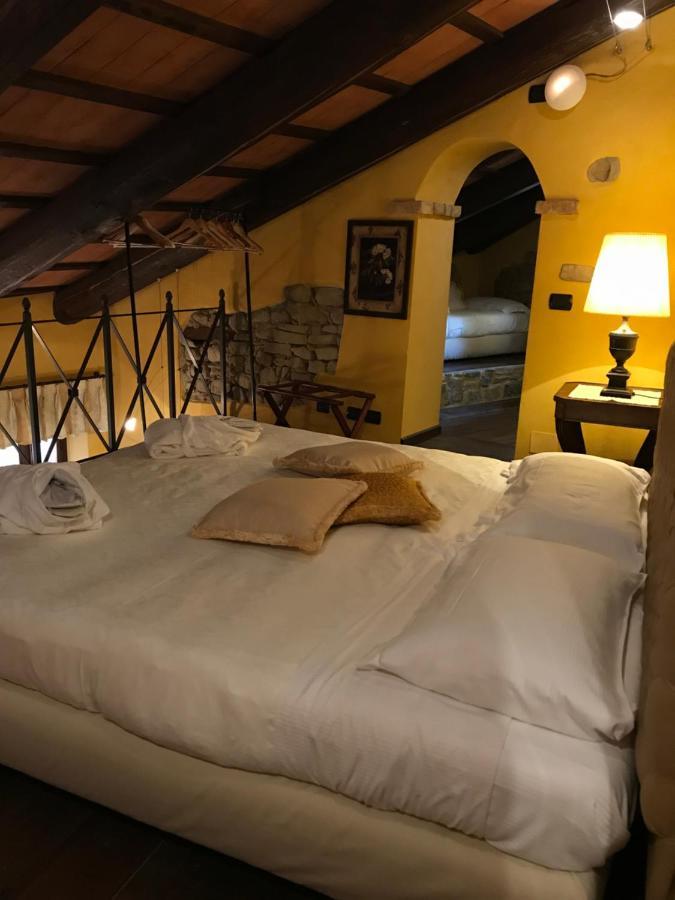 Hotel Dimora I Manichei Monforte dʼAlba Exterior foto