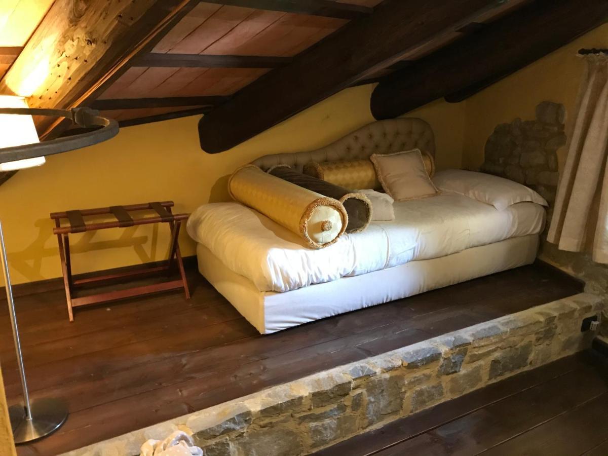 Hotel Dimora I Manichei Monforte dʼAlba Exterior foto
