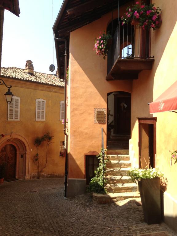 Hotel Dimora I Manichei Monforte dʼAlba Exterior foto