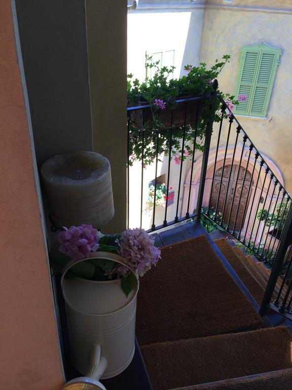 Hotel Dimora I Manichei Monforte dʼAlba Exterior foto