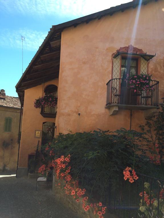 Hotel Dimora I Manichei Monforte dʼAlba Exterior foto