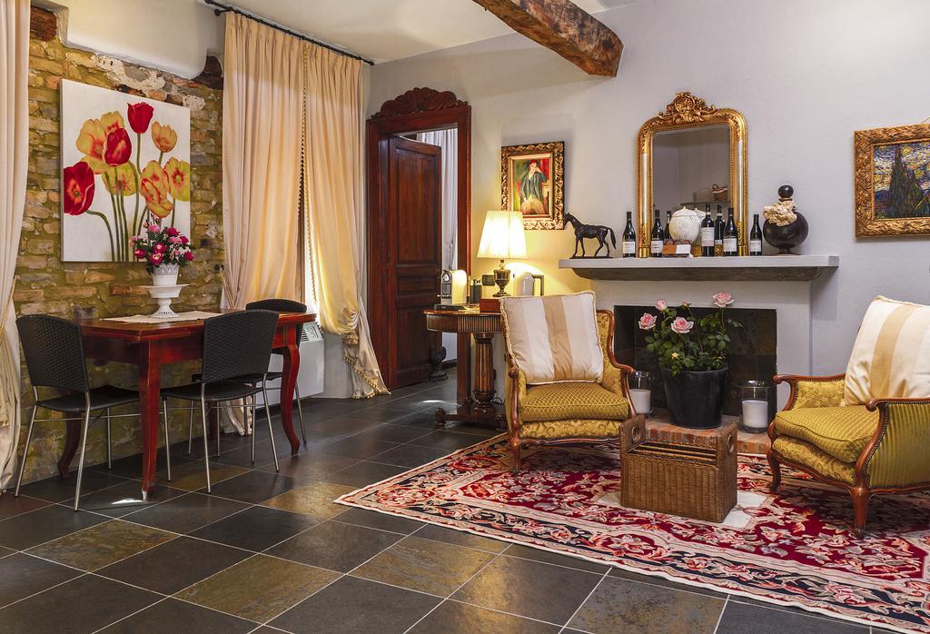 Hotel Dimora I Manichei Monforte dʼAlba Exterior foto