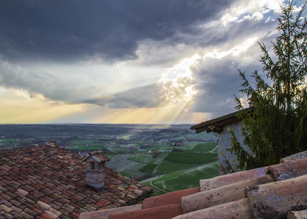 Hotel Dimora I Manichei Monforte dʼAlba Exterior foto