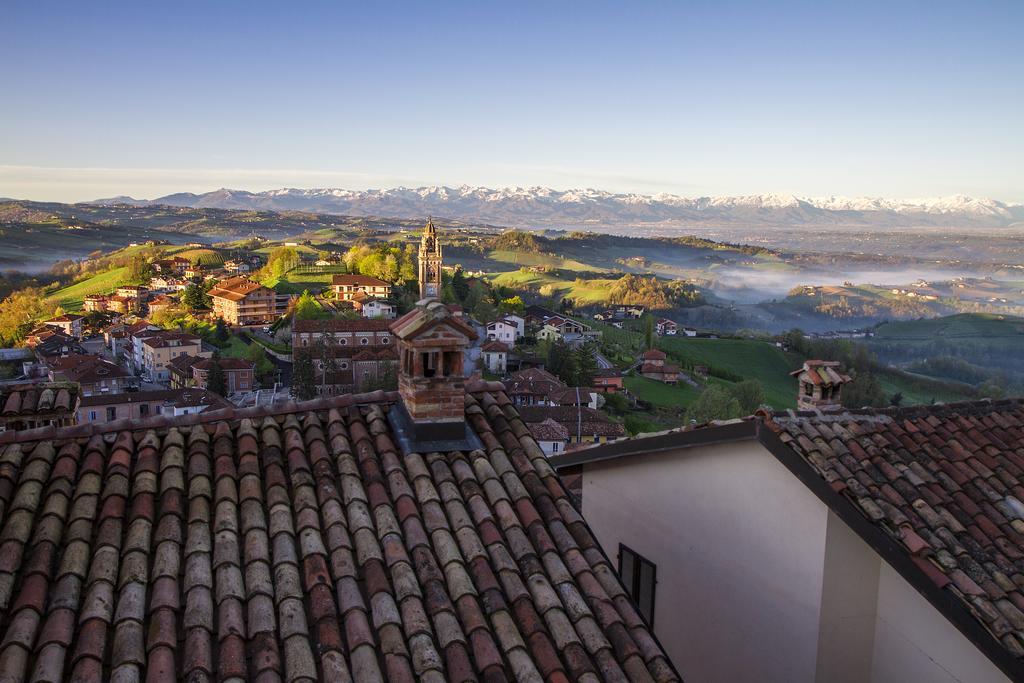 Hotel Dimora I Manichei Monforte dʼAlba Exterior foto