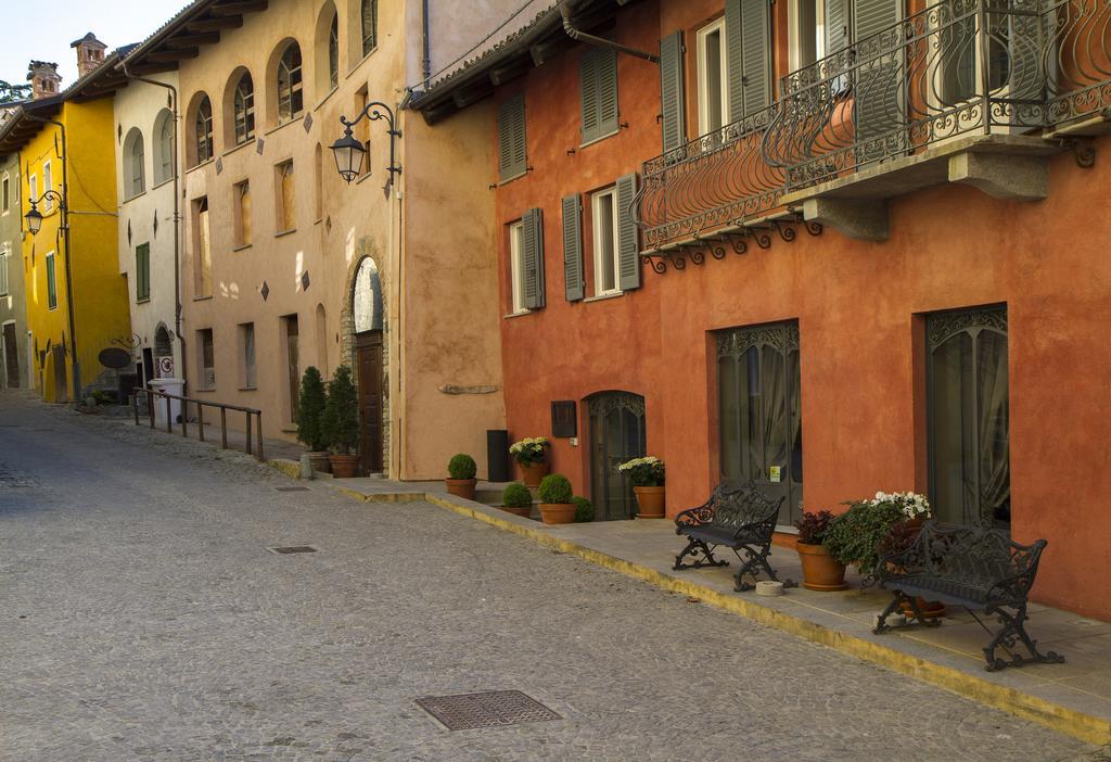 Hotel Dimora I Manichei Monforte dʼAlba Exterior foto
