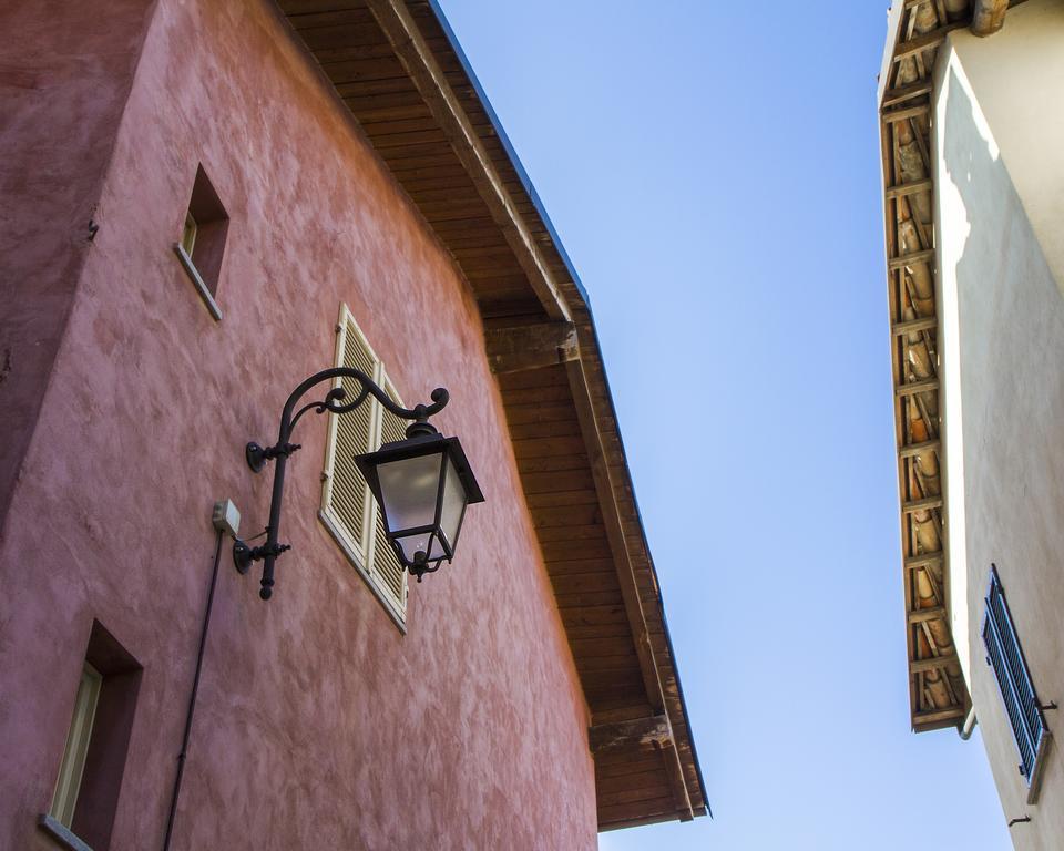 Hotel Dimora I Manichei Monforte dʼAlba Exterior foto