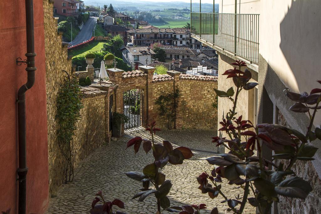Hotel Dimora I Manichei Monforte dʼAlba Exterior foto