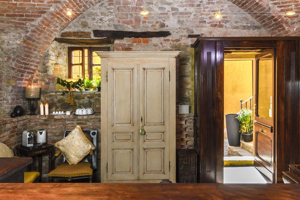 Hotel Dimora I Manichei Monforte dʼAlba Exterior foto