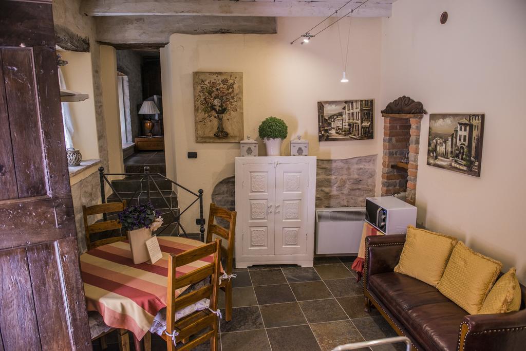 Hotel Dimora I Manichei Monforte dʼAlba Exterior foto