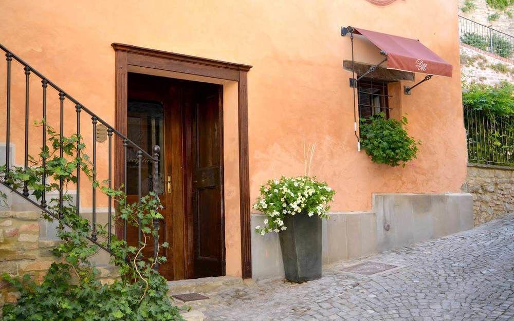 Hotel Dimora I Manichei Monforte dʼAlba Exterior foto