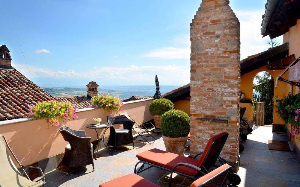 Hotel Dimora I Manichei Monforte dʼAlba Exterior foto